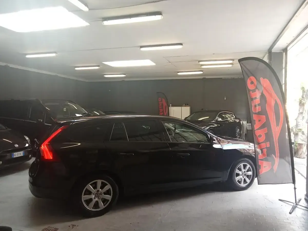 Usata Volvo V60 R-Design 120 CV (88 kW) 2016 Nero Station wagon