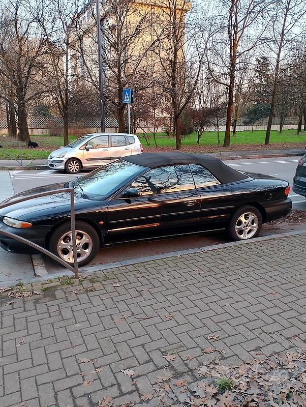 Usata Chrysler Stratus 133 CV (97 kW) 2000 Nero Cabrio