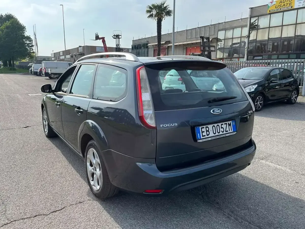 Begagnad Ford Focus 110 HK (80 kW) 2010 Blå Kombi