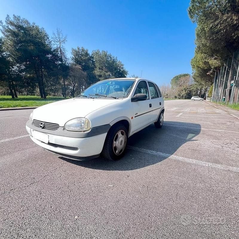 Usata Opel Corsa 60 CV (44 kW) 1998 Bianco Utilitaria
