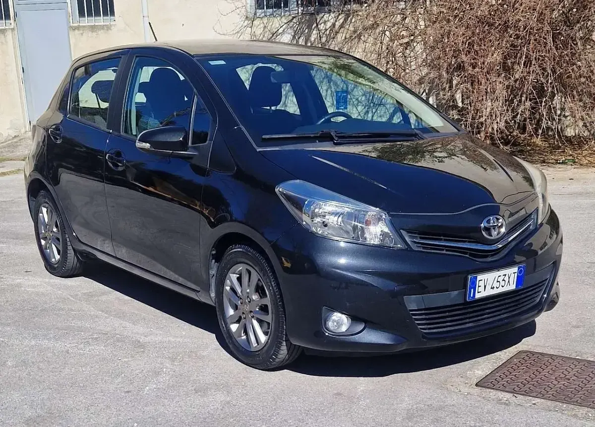 Usata Toyota Yaris Lounge 69 CV (50 kW) 2014 Other Utilitaria
