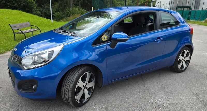 Usata Kia Rio 102 CV (75 kW) 2012 Blu Utilitaria