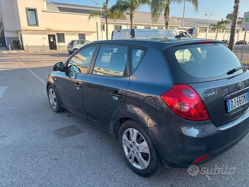 Usata Kia Ceed 90 CV (66 kW) 2007 Utilitaria