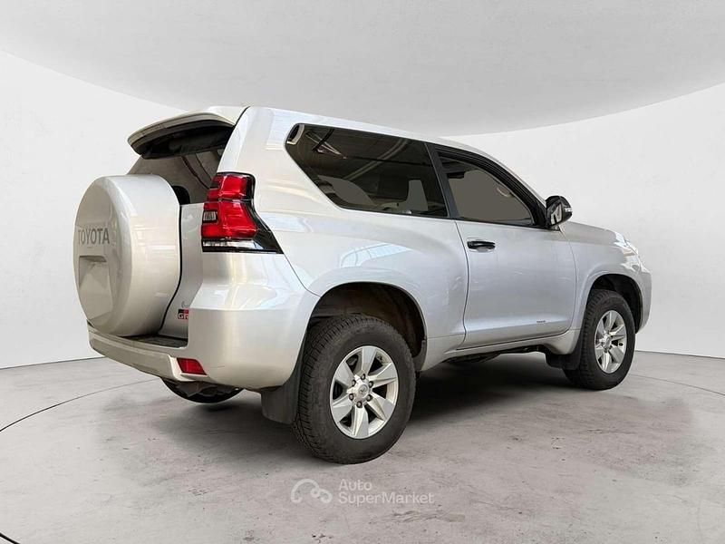 Gebraucht Toyota Land Cruiser Active 177 PS (130 kW) 2019 Grau SUV