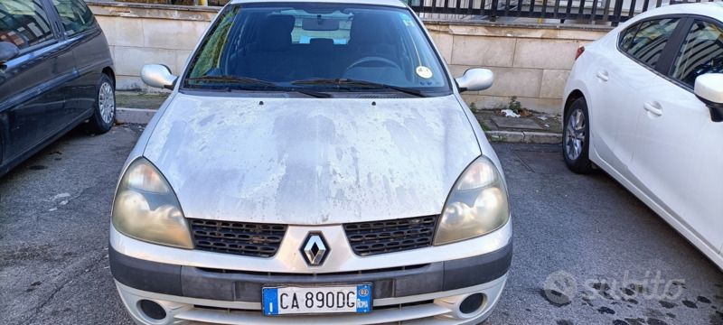 Grigio Usata 2002 Renault Clio II Due volumi | 1500 € - Immagine 1/4