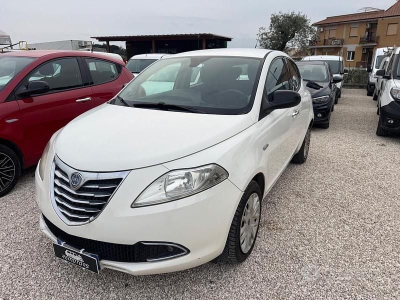 Usata Lancia Ypsilon Gold 69 CV (50 kW) 2012 Bianco Utilitaria