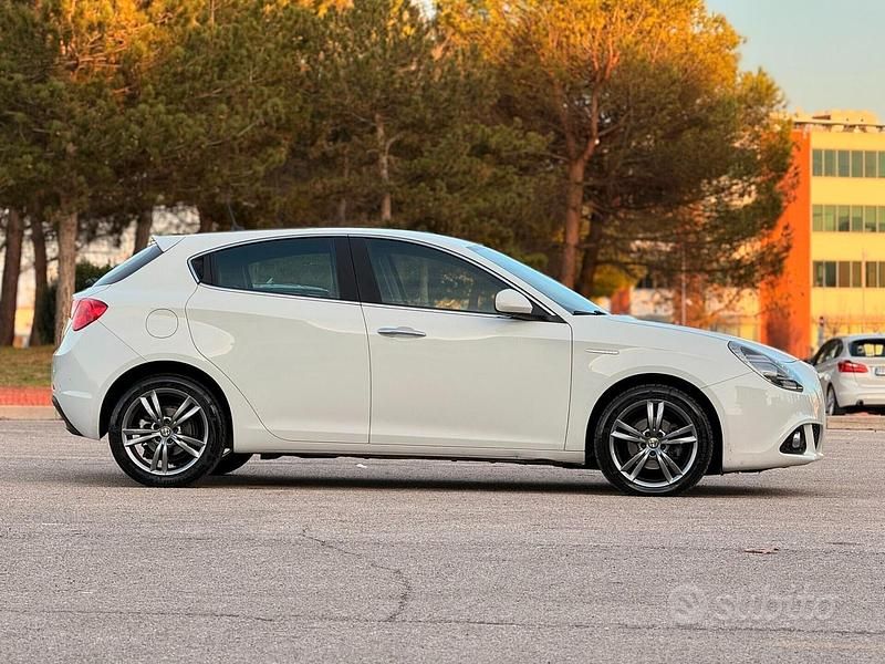Usata Alfa Romeo Giulietta 104 CV (76 kW) 2014 Bianco Berlina