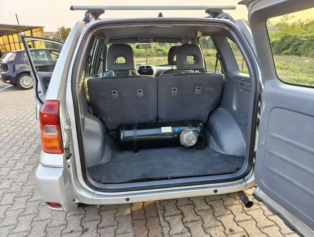 Usata Toyota RAV4 Sol 150 CV (110 kW) 2001 Grigio SUV