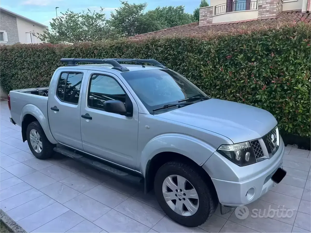 Usata Nissan Navara 171 CV (125 kW) 2006 Grigio Pick-up
