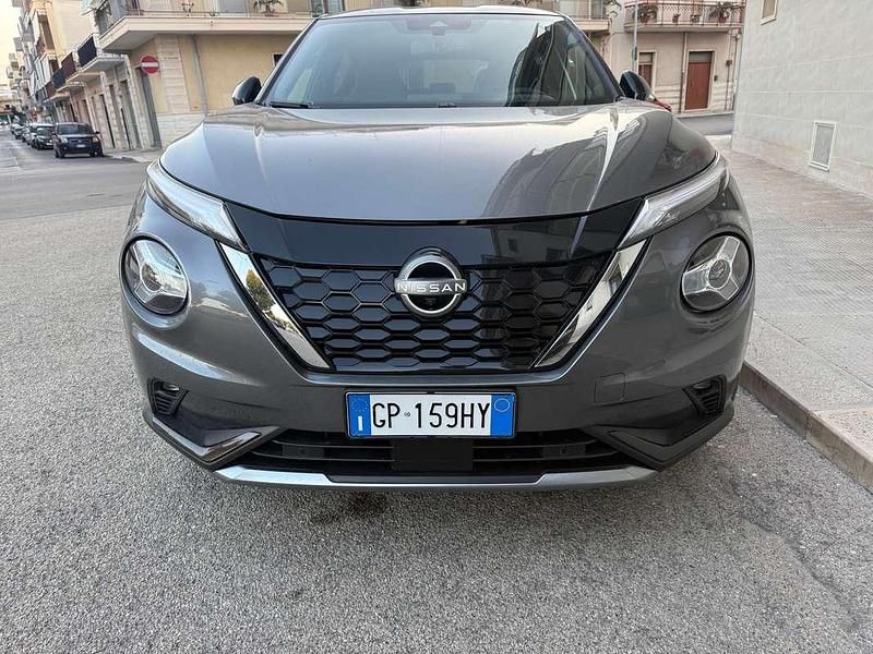 Grigio Usata 2023 Nissan Juke SUV | 22.500 € (Buon prezzo) - Immagine 1/4