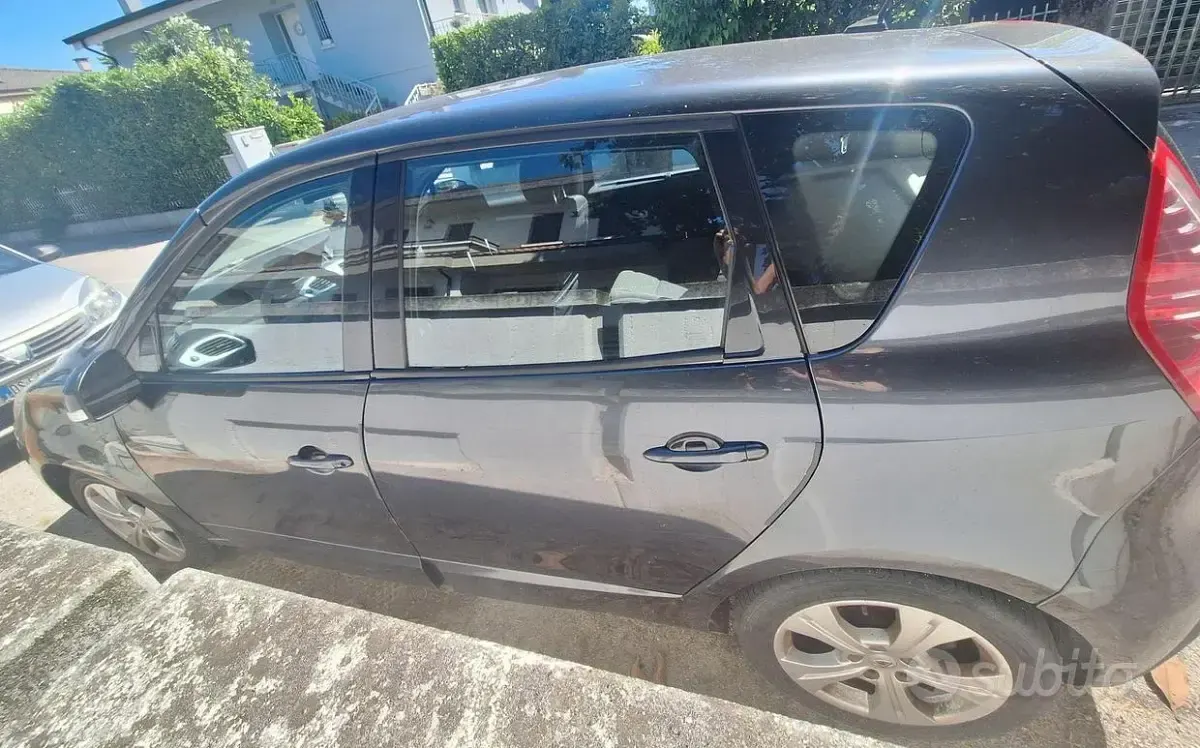 Usata Renault Scenic E-Tech 110 CV (80 kW) 2009 Grigio Monovolume