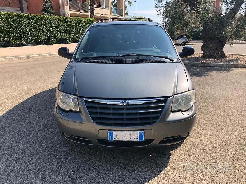 Usata Chrysler Voyager 2006 Grigio Monovolume