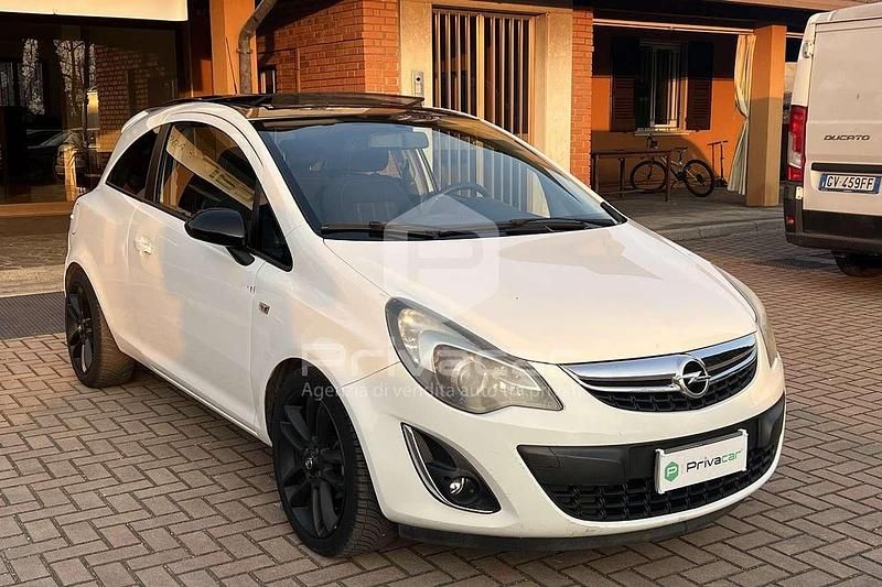 Begagnad Opel Corsa 75 HK (55 kW) 2012 Vit Halvkombi
