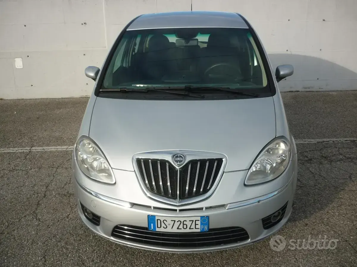 Usata Lancia Musa 95 CV (69 kW) 2009 Bianco Monovolume