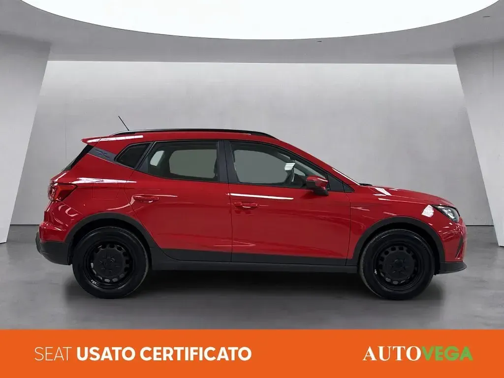 Usata Seat Arona Reference 95 CV (69 kW) 2024 Rosso pastello SUV