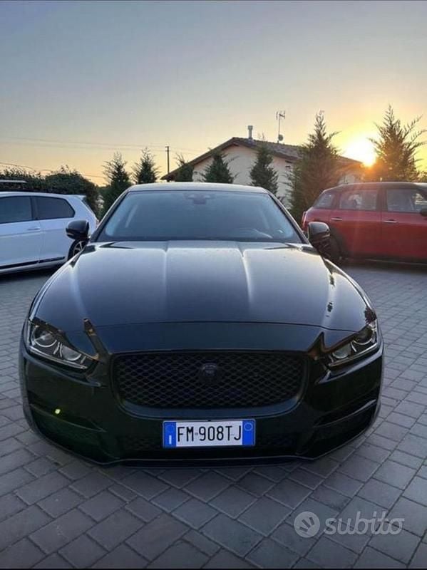 Usata Jaguar XE 180 CV (132 kW) 2017 Nero Berlina