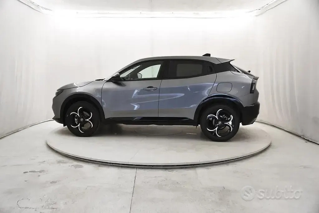 Nuova Alfa Romeo Junior Ti 145 CV (106 kW) 2026 Nero SUV