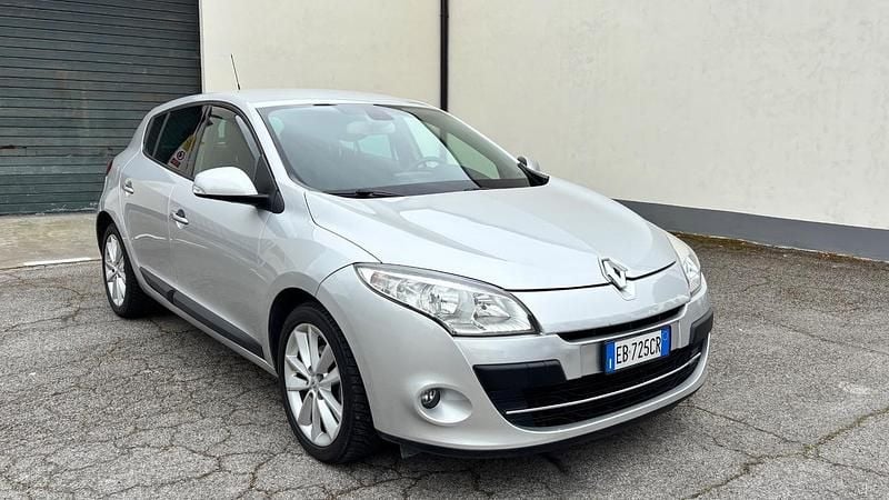 Usata Renault Mégane Luxe 110 CV (80 kW) 2011 Argento Berlina