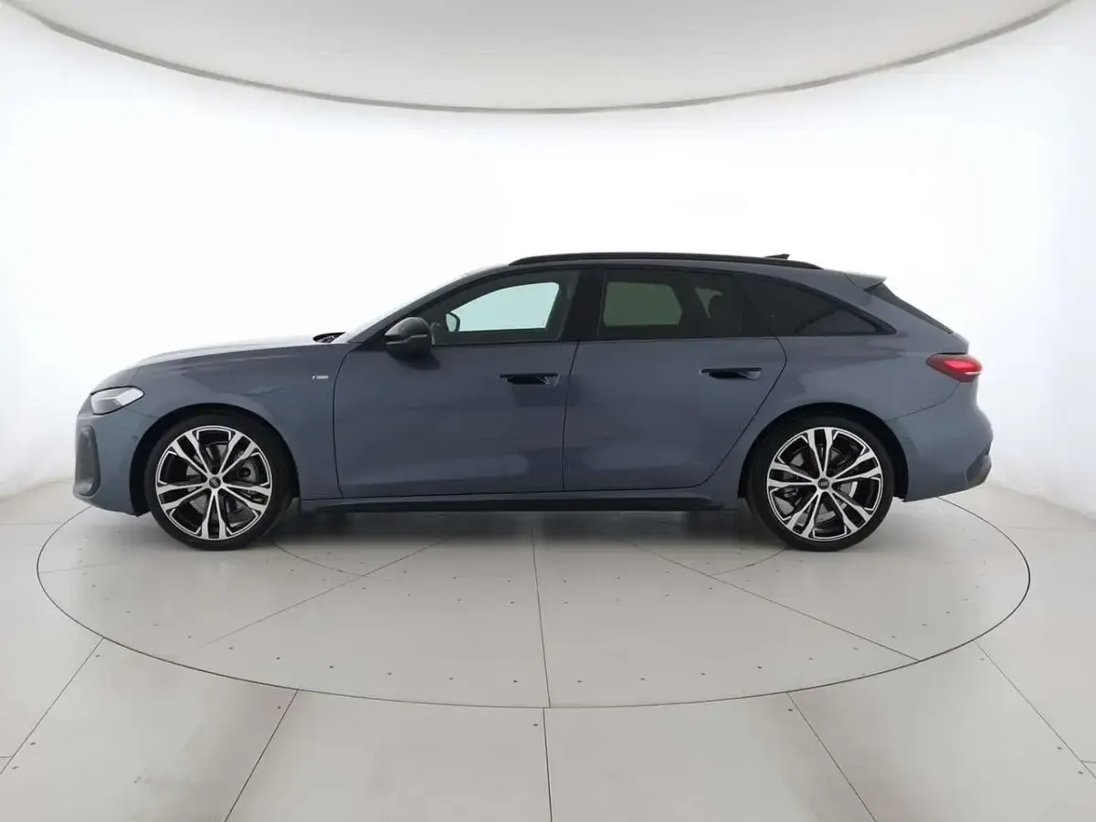 Nuova Audi A5 S-Line 204 CV (150 kW) 2026 Blu orizzonte metallizzato Station wagon