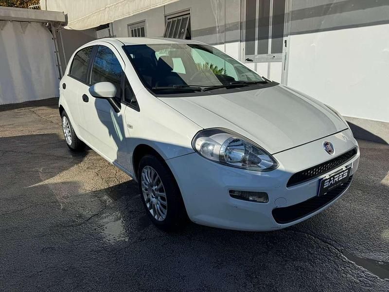 Bianco Usata 2015 Fiat Punto Street Tre volumi | 5800 € (Buon prezzo) - Immagine 1/4