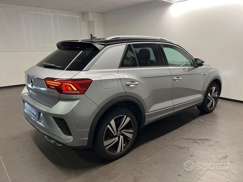 Usata VW T-Roc R-line 150 CV (110 kW) 2023 Argento SUV