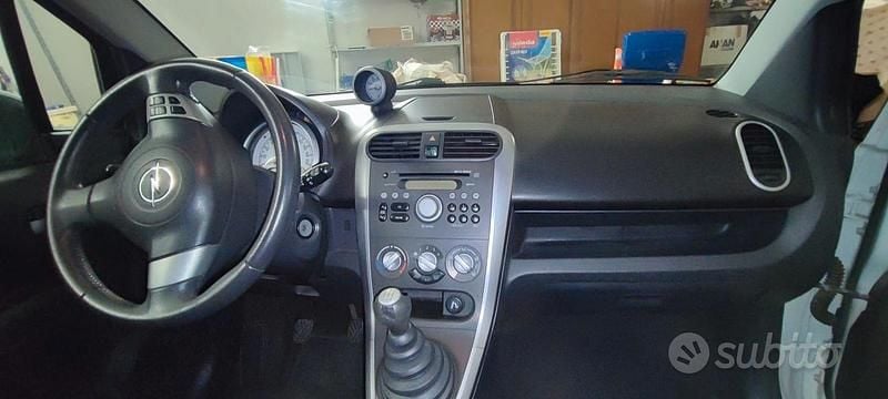 Usata Opel Agila Enjoy 86 CV (63 kW) 2009 Bianco Utilitaria