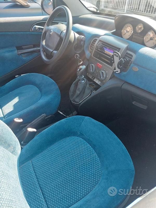 Usata Lancia Ypsilon 60 CV (44 kW) 2004 Giallo Utilitaria