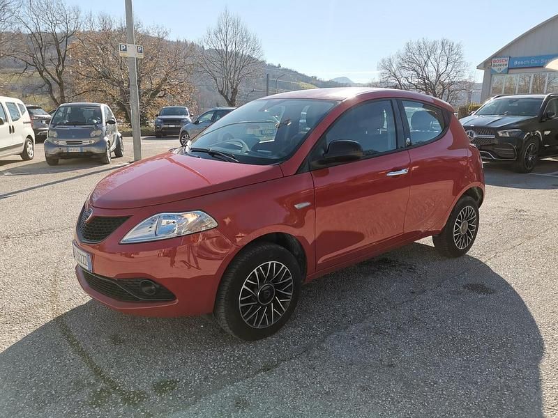Usata Lancia Ypsilon Gold 85 CV (62 kW) 2019 Rosso Utilitaria