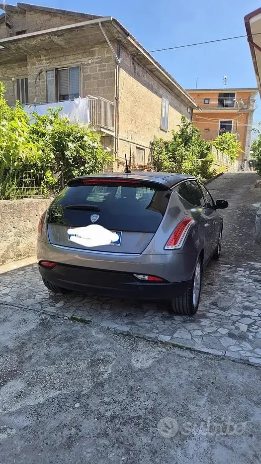 Usata Lancia Delta 120 CV (88 kW) 2011 Grigio Utilitaria