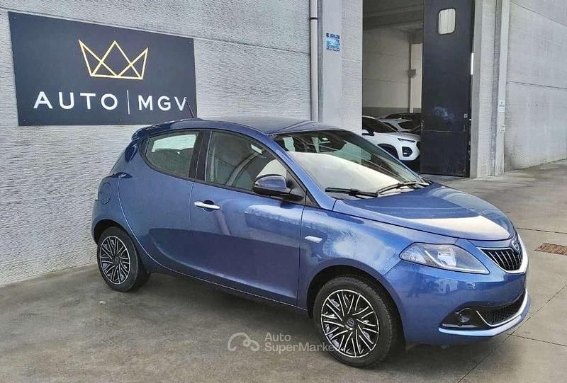 Usata Lancia Ypsilon Silver 69 CV (50 kW) 2022 Blu/azzurro Utilitaria