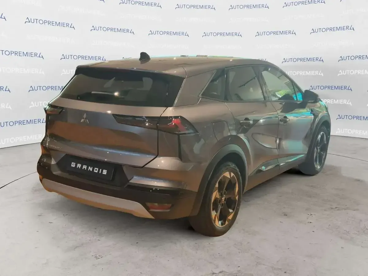 Nuova Mitsubishi Grandis 141 CV (103 kW) 2026 Grigio SUV