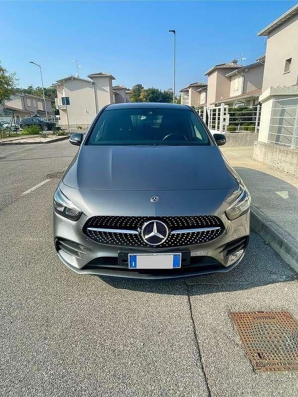 Usata Mercedes B200 Premium 163 CV (119 kW) 2021 Grigio Monovolume