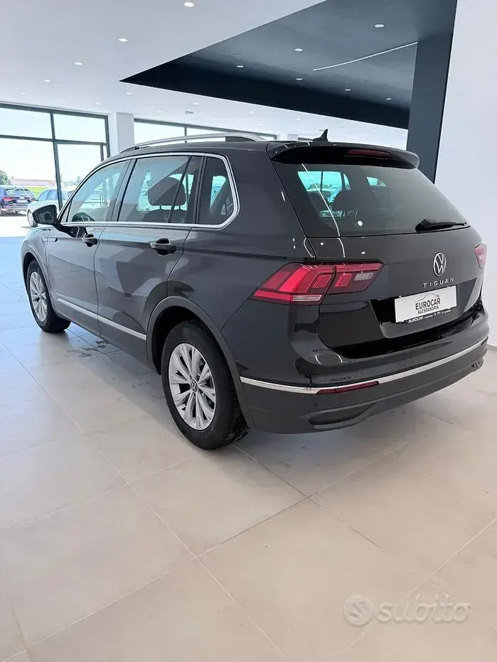 Usata VW Tiguan Life 122 CV (89 kW) 2022 Nero SUV