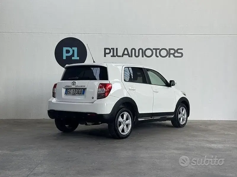 Usata Toyota Urban Cruiser 90 CV (66 kW) 2010 Bianco Utilitaria