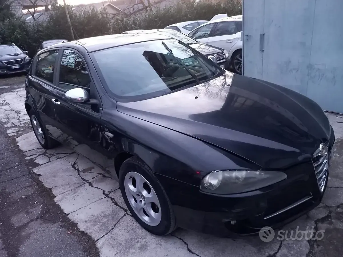 Usata Alfa Romeo 147 120 CV (88 kW) 2008 Nero Utilitaria