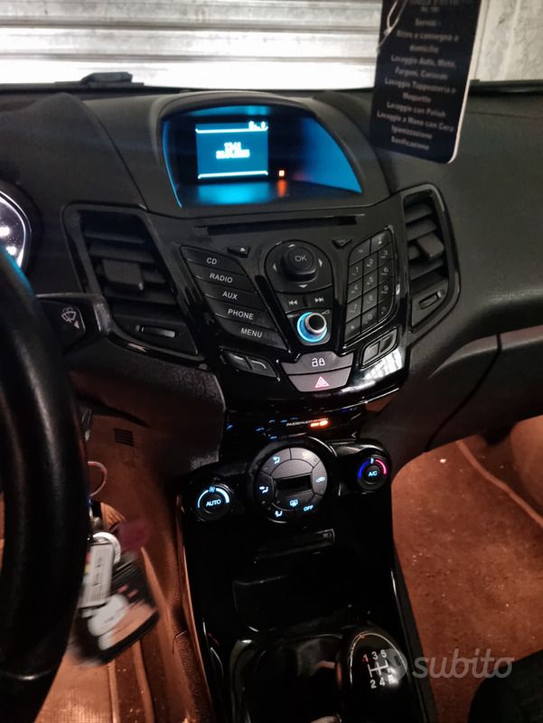 Usata Ford Fiesta Titanium 97 CV (71 kW) 2014 Bianco Utilitaria