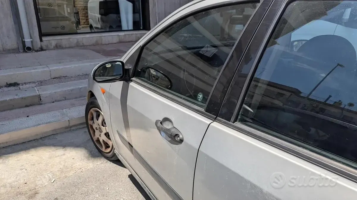 Usata Ford Focus 90 CV (66 kW) 2001 Grigio Berlina