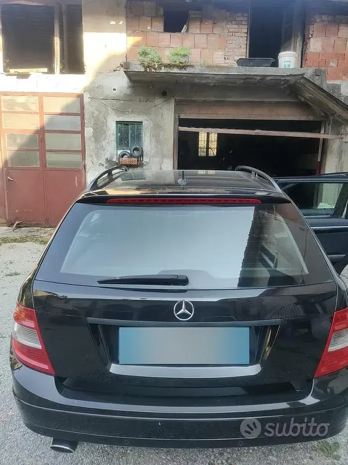 Usata Mercedes C200 136 CV (100 kW) 2010 Nero Station wagon