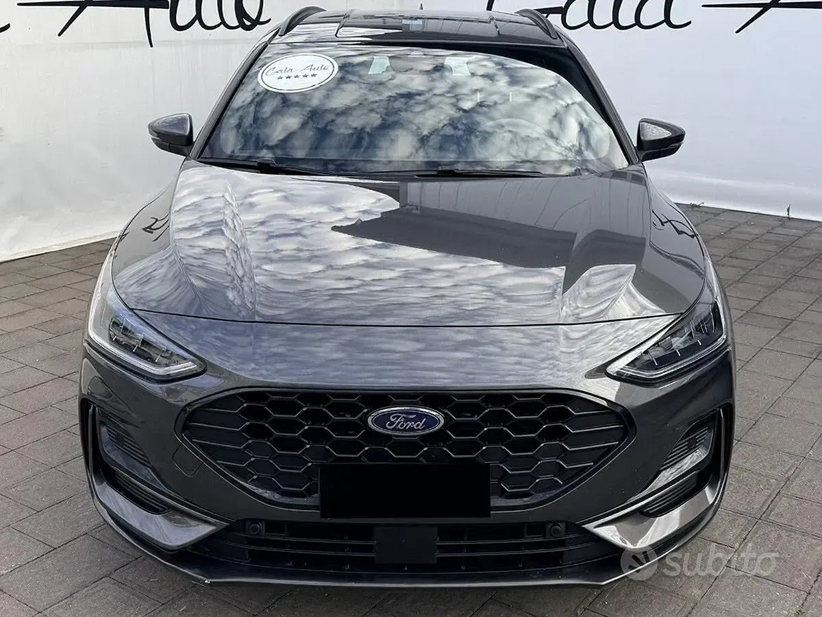 Begagnad Ford Focus ST-Line 116 HK (85 kW) 2023 Grå Kombi