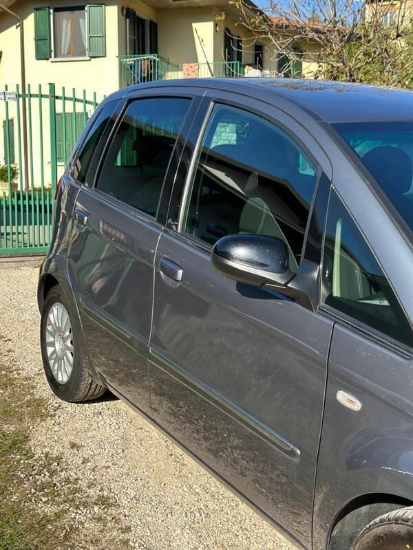 Usata Lancia Musa 95 CV (69 kW) 2012 Grigio Monovolume