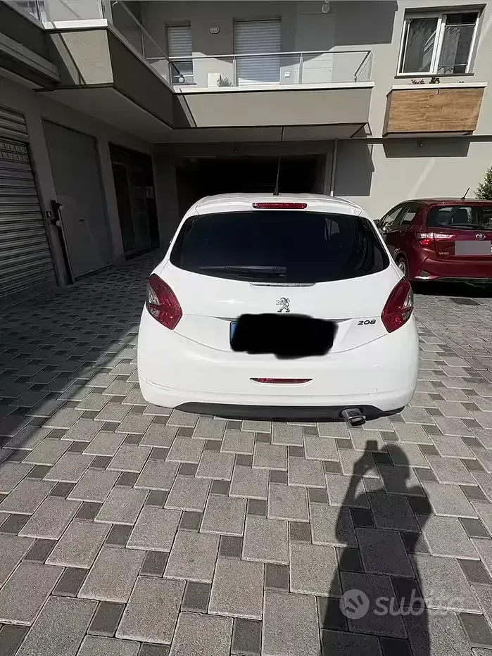 Usata Peugeot 208 Allure 68 CV (50 kW) 2012 Bianco Utilitaria