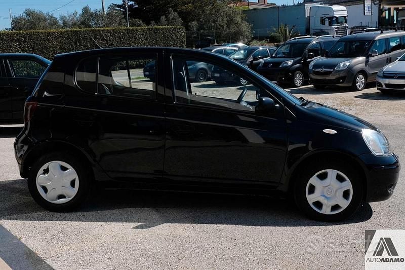 Usata Toyota Yaris 75 CV (55 kW) 2004 Nero Berlina