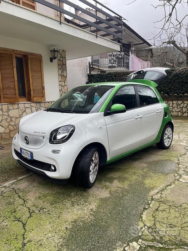 Bianco Usata 2018 Smart ForFour Electric Drive Berlina | 8500 € - Immagine 1/4