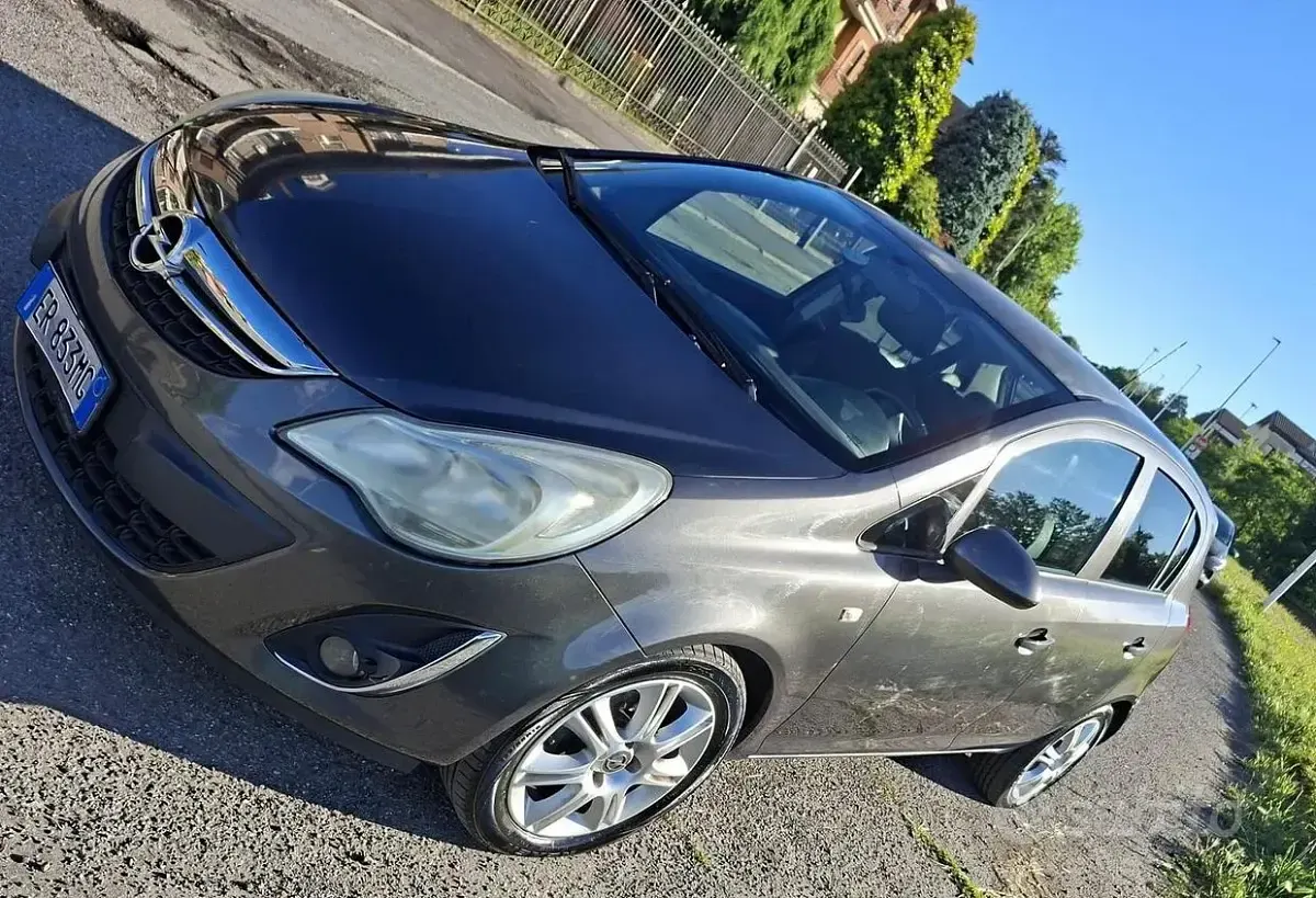 Usata Opel Corsa 75 CV (55 kW) 2013 Grigio Utilitaria