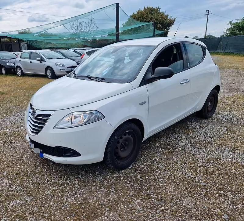 Usata Lancia Ypsilon 69 CV (50 kW) 2014 Bianco Utilitaria