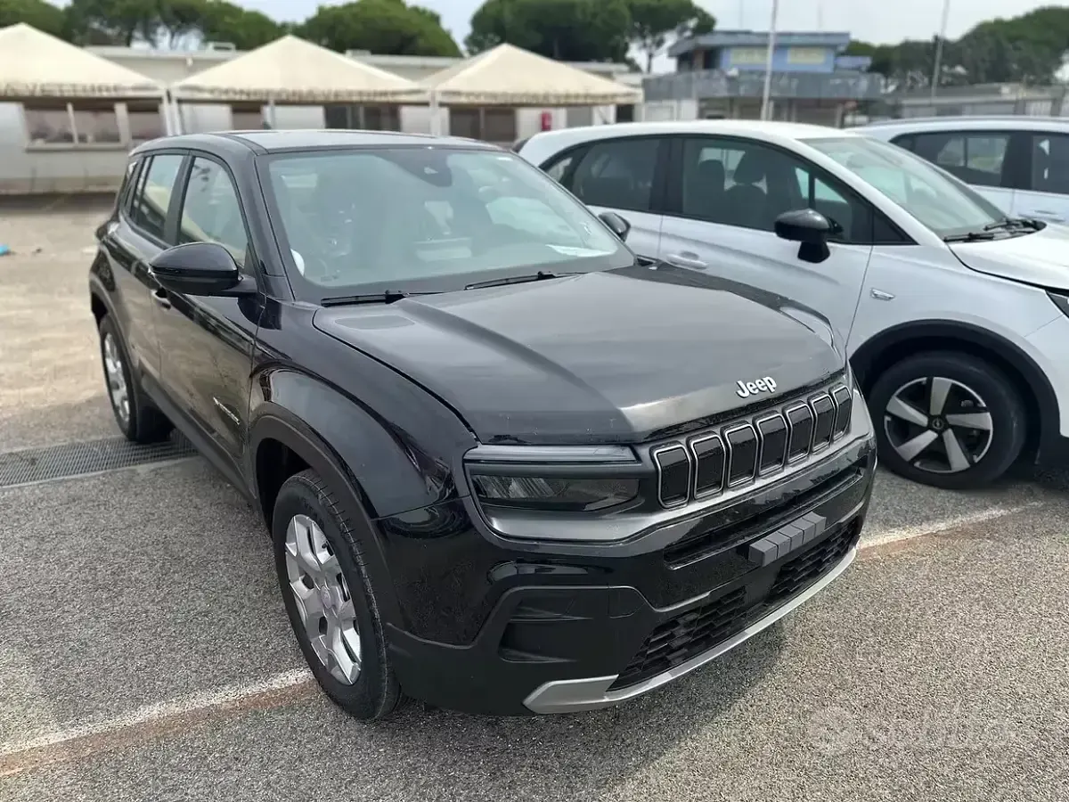 Usado Jeep Avenger Altitude 101 CV (74 kW) 2023 Negro SUV