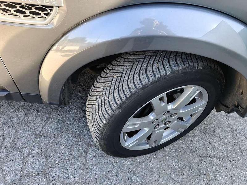 Grigio Usata 2011 Land Rover Discovery 4 SE SUV | 15.000 € (Buon prezzo) - Immagine 1/4