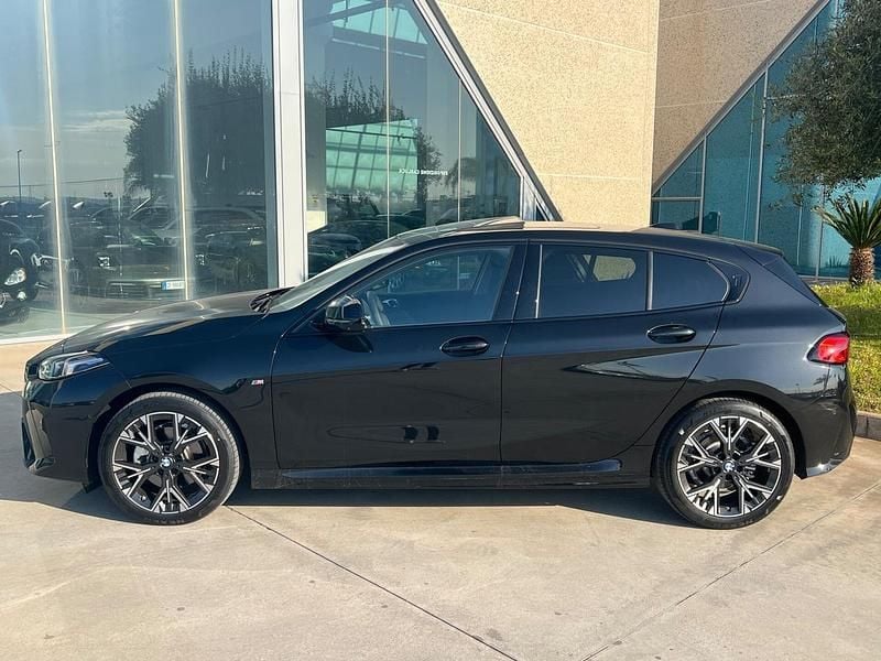 Nuova BMW 120 M Sport 163 CV (119 kW) 2025 Nero Utilitaria
