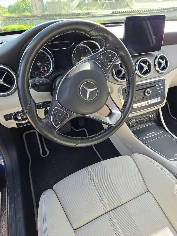 Usata Mercedes GLA200 136 CV (100 kW) 2018 Blu/azzurro SUV