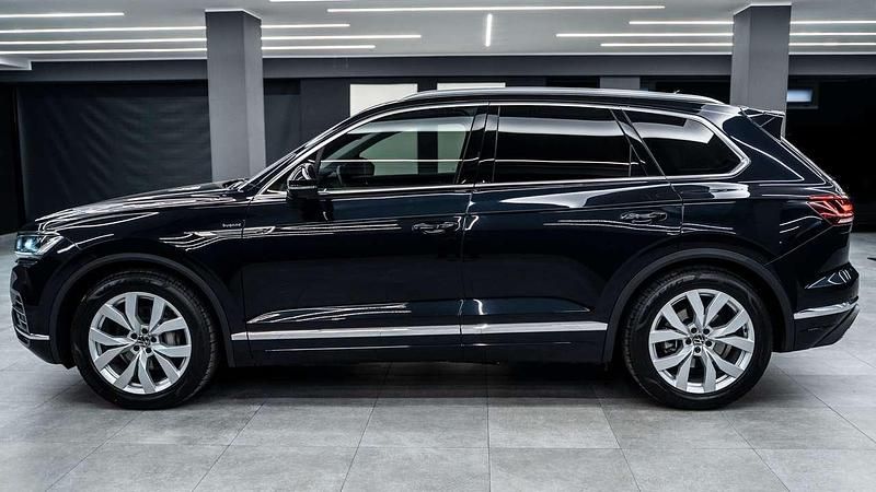 Usata VW Touareg Elegance 231 CV (169 kW) 2021 Blu notte metall perlato SUV